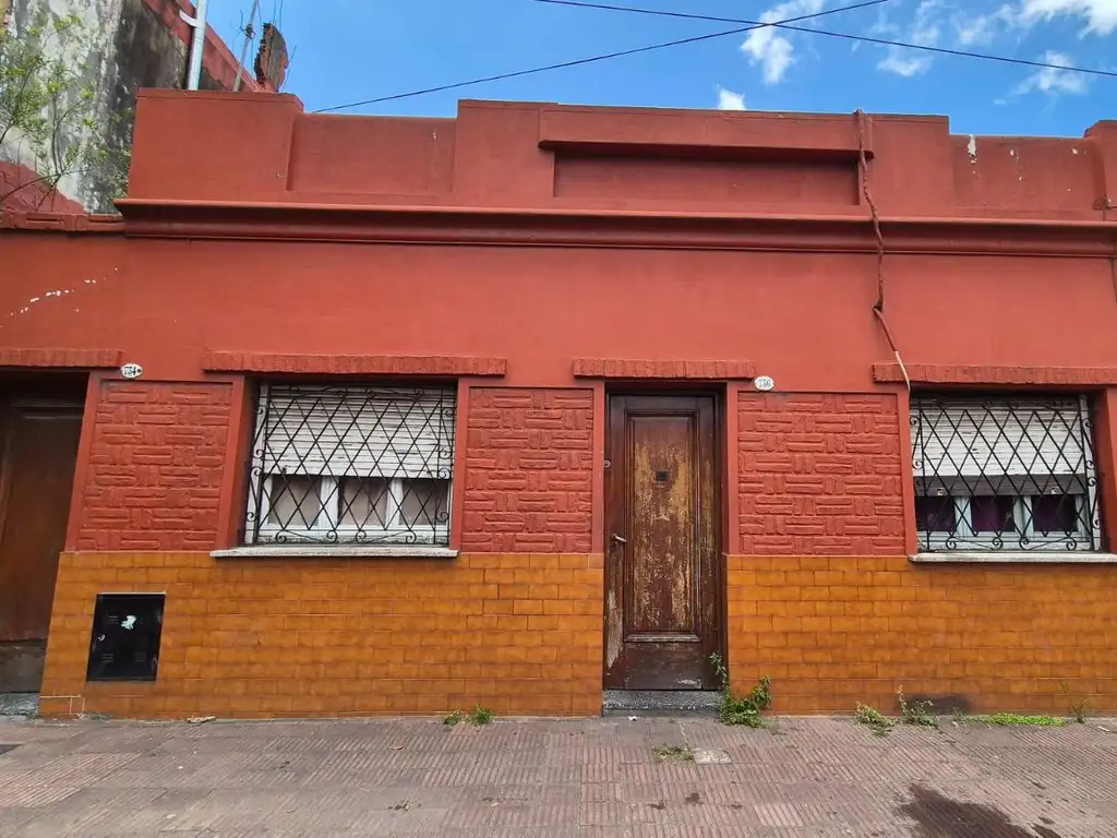 Casa de tres ambientes en venta en Avellaneda