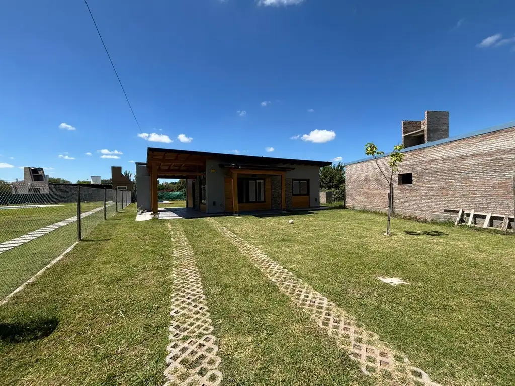 Casa en  Alquiler 2 dormitorios con Piscina en Roldán