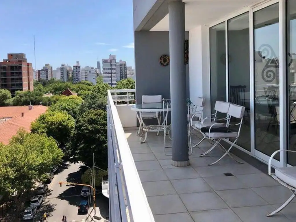 PISO DE CUATRO AMBIENTES CON TERRAZA PROPIA Y COCHERA DOBLE