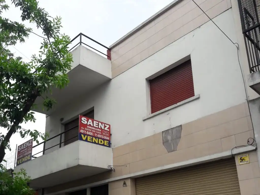 TIPO CASA AL FRENTE / CON PATIO, LAVADERO Y TERRAZA / PAGA EXPENSAS / PRIMER PISO POR ESCALERA