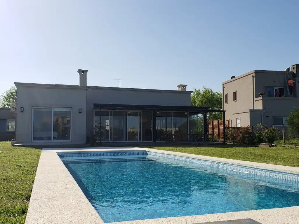 Casa con vista Al Lago y muelle propio - San Benito.-  Viilanueva