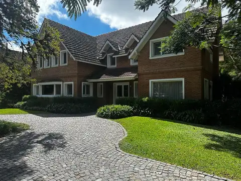 HERMOSA CASA EN BARRIO SAN JORGE 