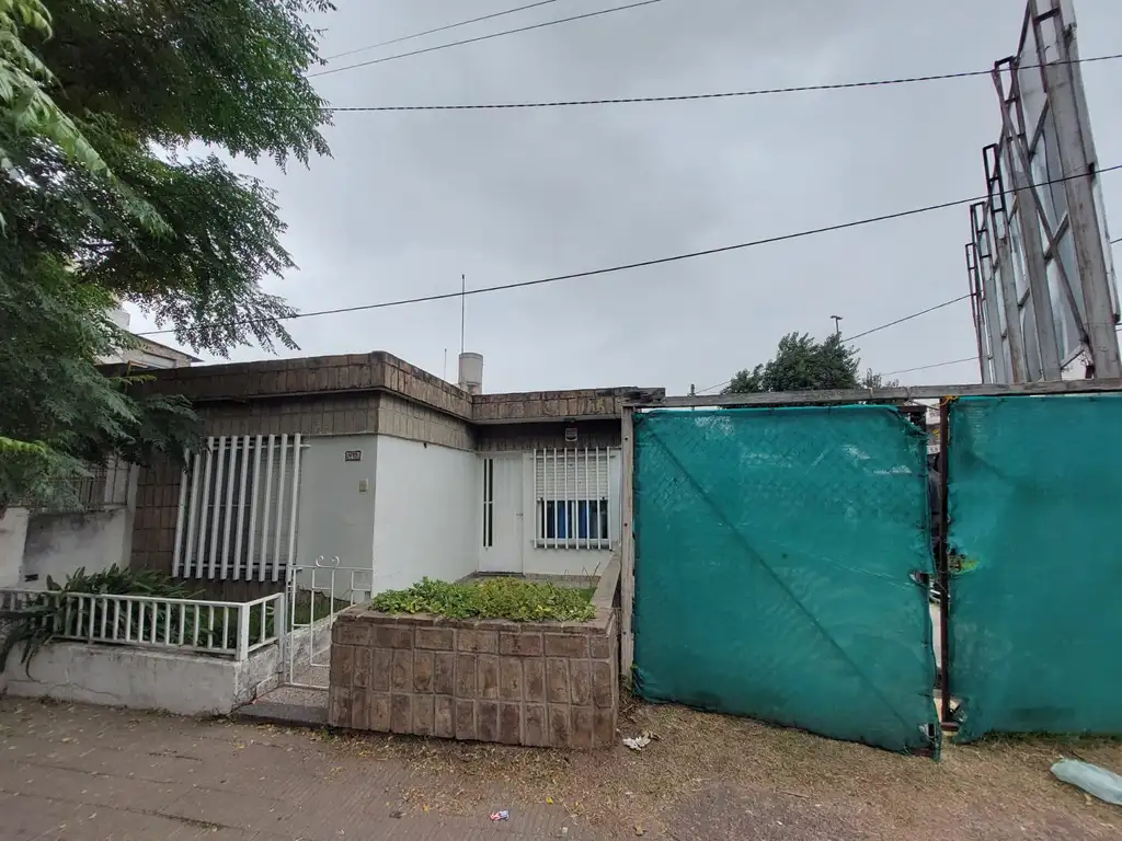 VENTA- Terreno en  esquina zona comercial en Villa Gobernador Galvez