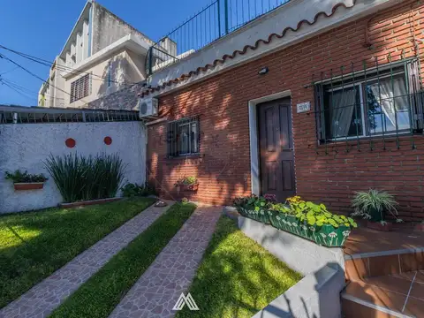 Venta Casa La Blanqueada, 2 dormitorios y cochera