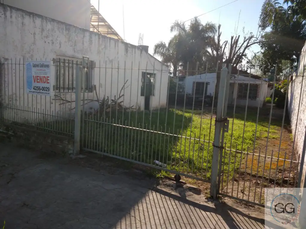 Lote con vivienda a refaccionar.Barrio El vidrio