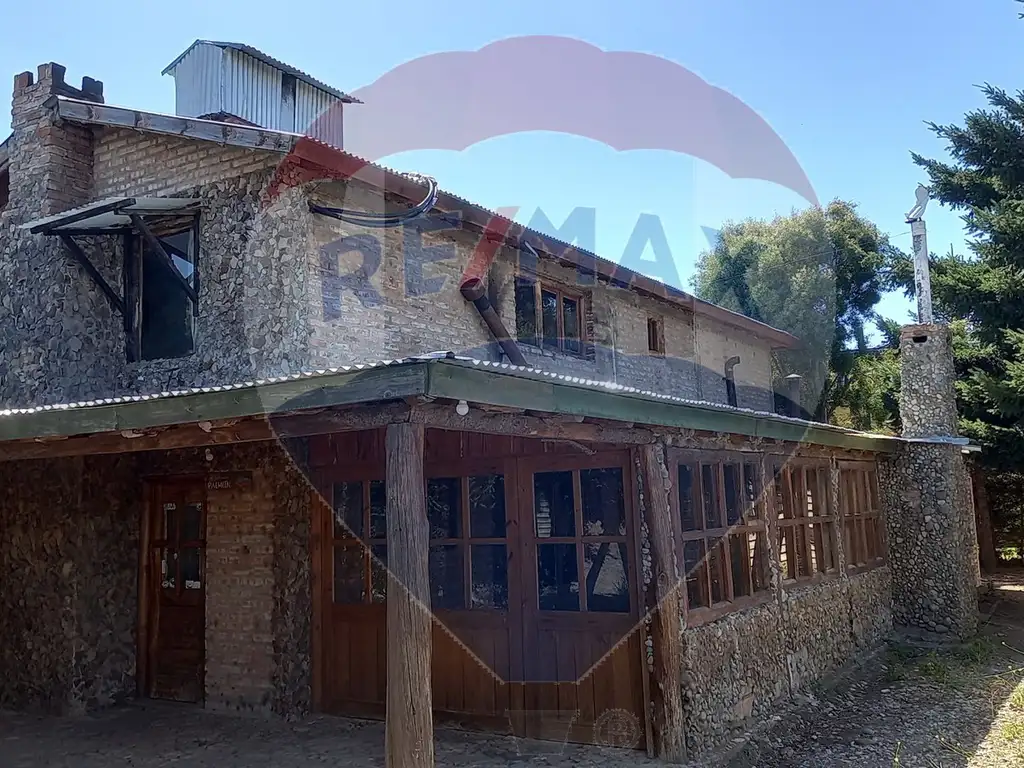 RE/MAX vende dos casas muy cerca al río Chimehuin