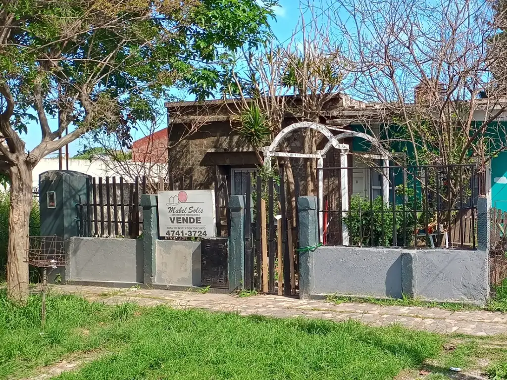 CASA A REFACCIONAR ZONA INMEJORABLE SOBRE CALLE CAMACUA