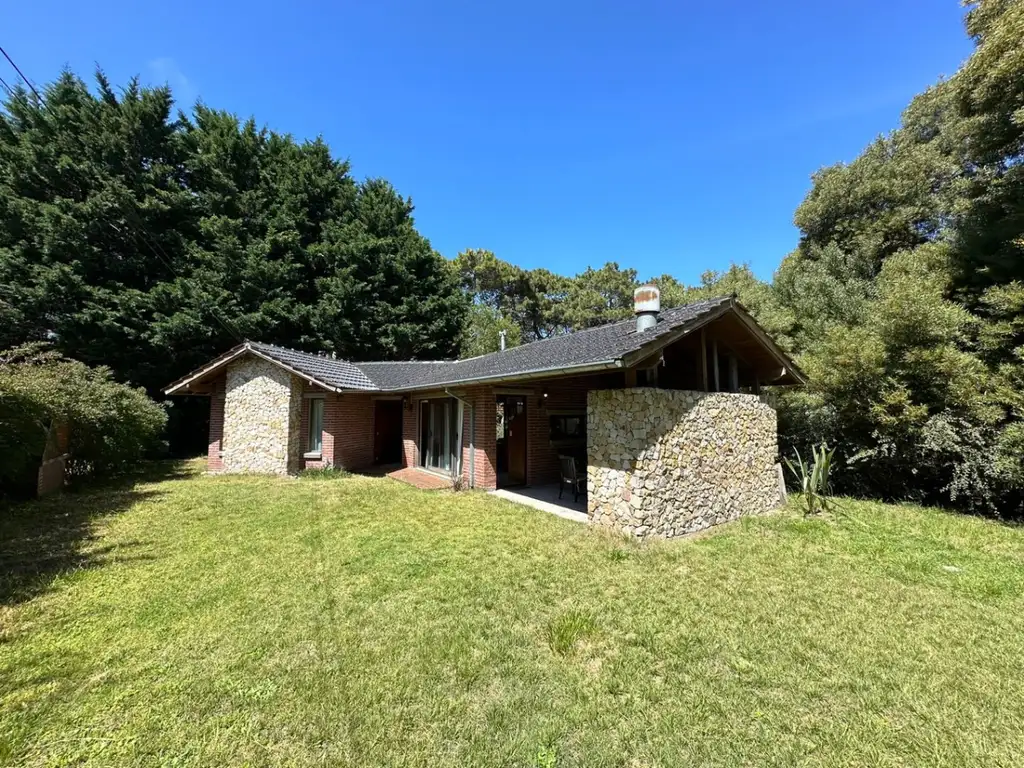 Casa en alquiler temporario de 2 dormitorios c/ cochera en Mar de las Pampas