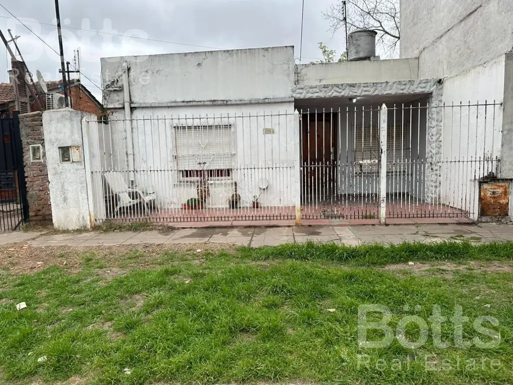 Casa en PH 4 Ambientes a Reciclar. Apto Credito