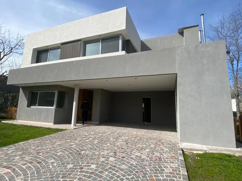 HERMOSA CASA A ESTRENAR EN FINCAS DE HUDSON