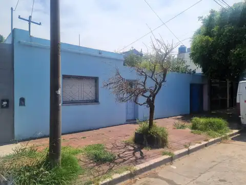 2 VIVIENDAS EN LOTE 12,99 X 17,32, C/PATIO Y ENTRADA DE AUTO