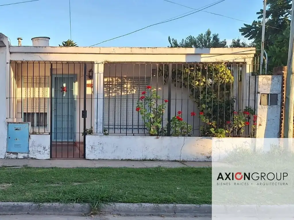 522 bis E/119 y120-Casa en venta de 2 dormitorios c/ cochera en Tolosa