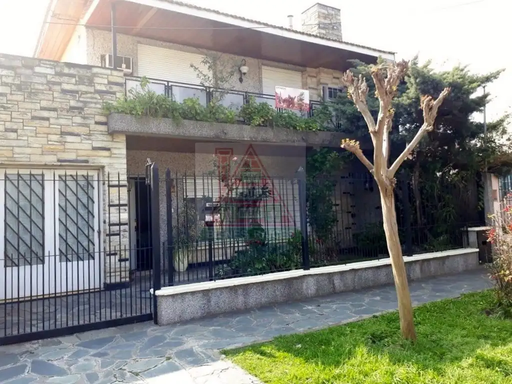 CHALET 4 AMBIENTES, VENTA EN BECCAR