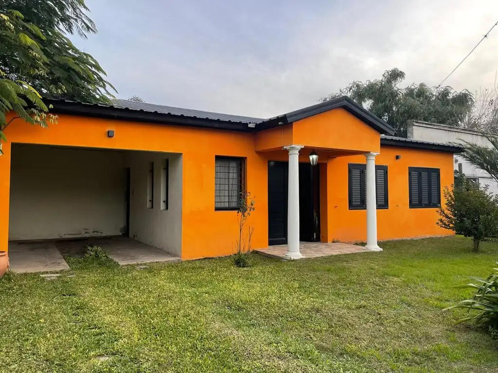 Venta Casa de 2 dorm. en Sauce Viejo con pileta