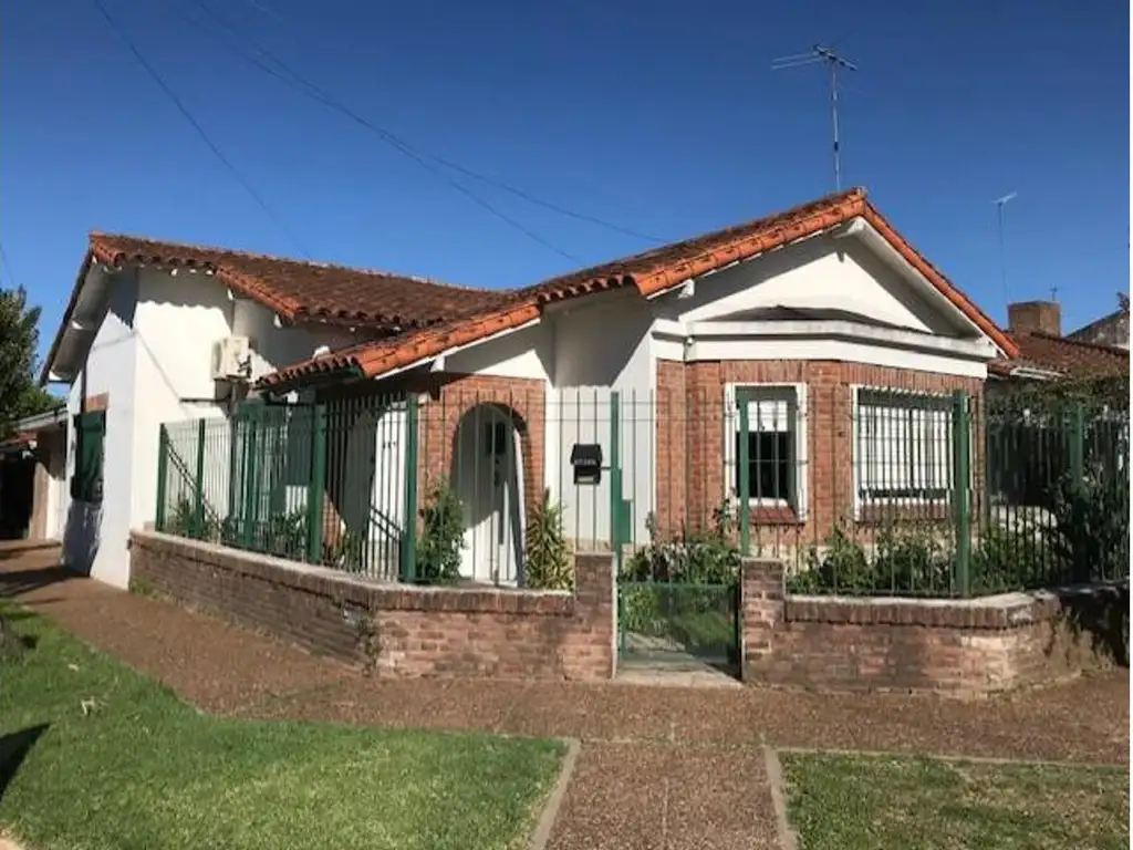 oportunidad Casa 4 amb con cochera u$s 115.000- Quilmes