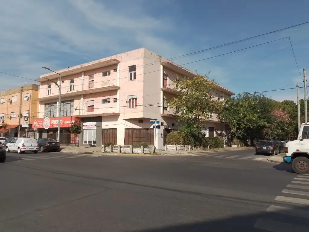 EXCEPCIONAL EDIFICIO SOBRE AVENIDA BALBIN A METROS DE LA ESTACIÓN - CON HOTEL HABILITADO