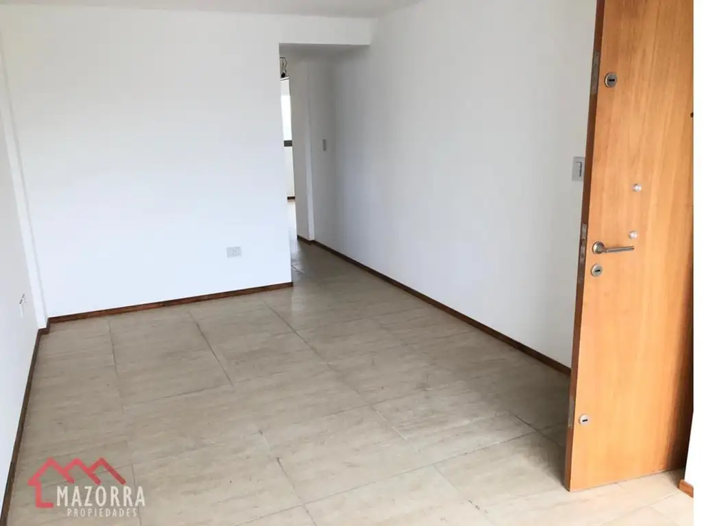 Departamento con Cochera en VENTA-Caseros Centro