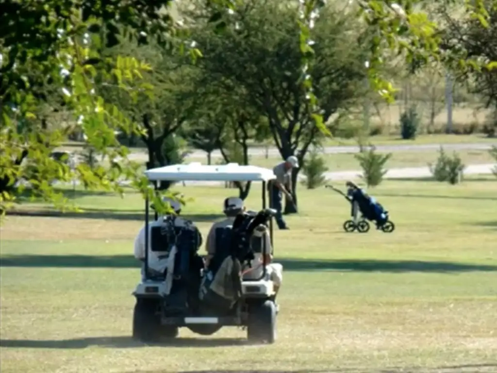 Actividades deportivas golf, tenis, equitacion en La Melinca