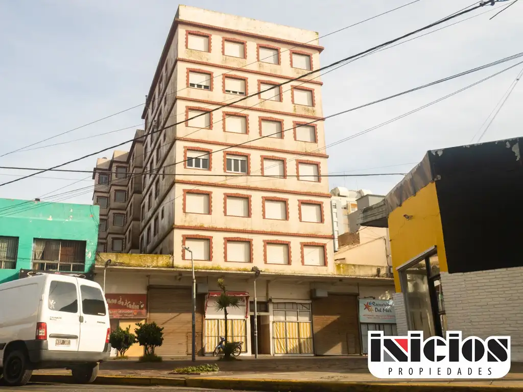 Departamento: Yrigoyen N° 131 - Mar de Ajó - C816