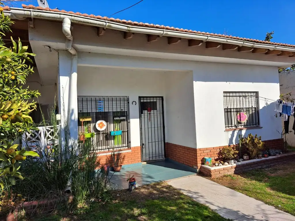 Casa al fondo más UF a construir al frente