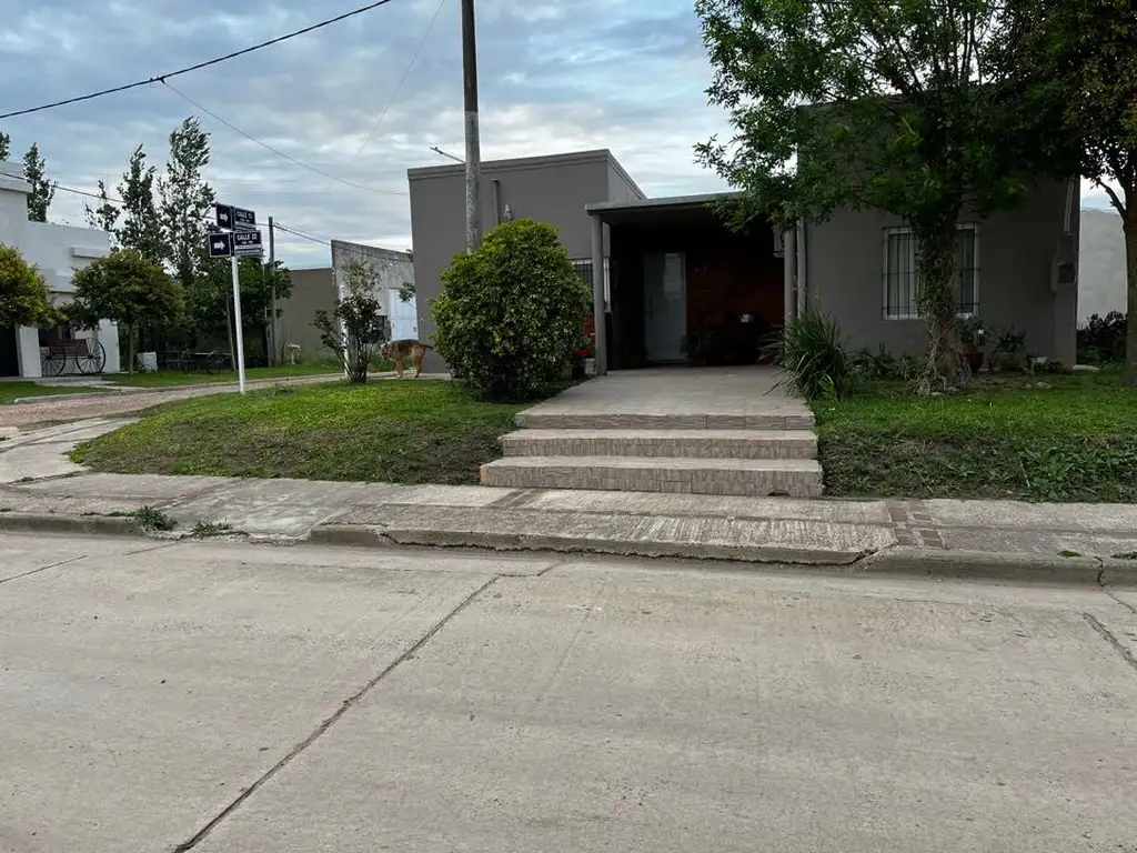 Vendo Casa Con Dos Dormitorios en Caseros, Entre Ríos.