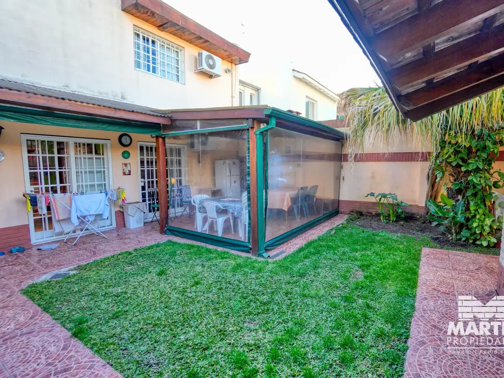 Casa en venta Martinez, 5 ambientes, suite/vestidor, dependencia con baño, jardín con quincho.