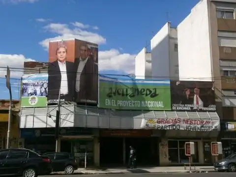 Cochera ubicada sobre Av. Mitre con seguridad las 24hs