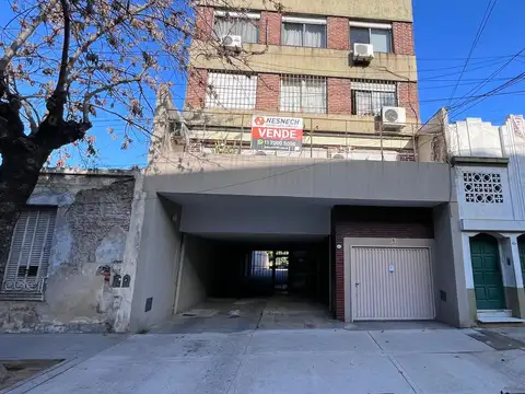 Departamento 3 Ambientes con Cochera, Patio y Balcon al frente Limite Pompeya P Patricios Boedo