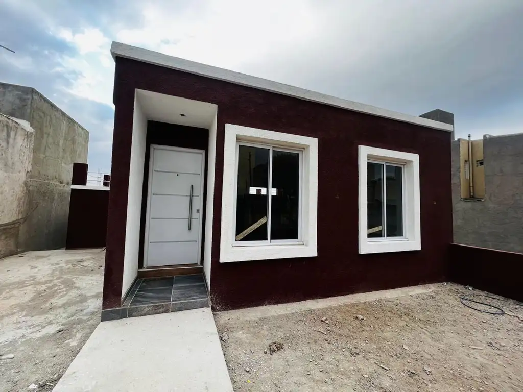 CASA  EN VENTA VILLA SAN NICOLAS A ESTRENAR 3 DORM