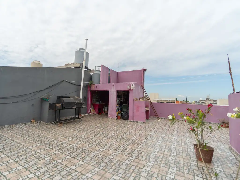 Venta PH 4 ambientes, terraza con parrilla.