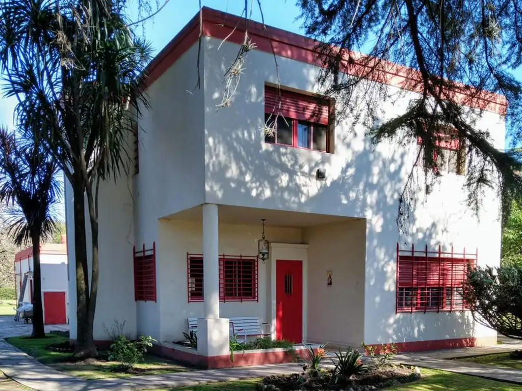 Casa Quinta de 6 dormitorios en Calle Pirovano y M Moreno - La Reja Grande