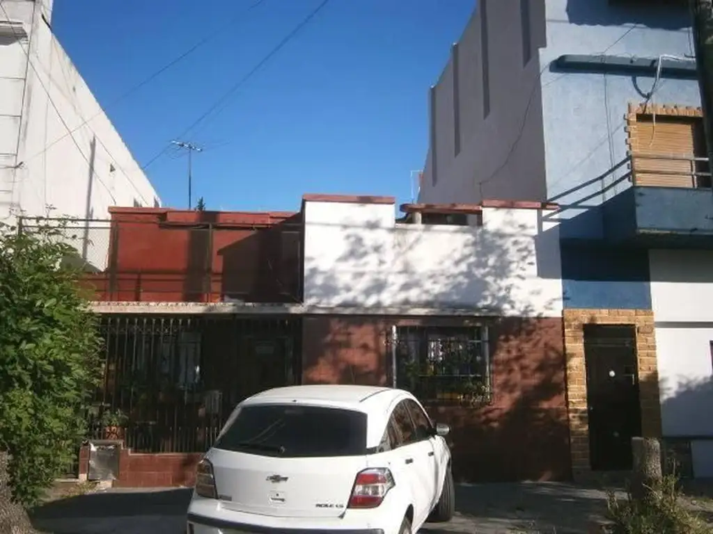 Casa 4 amb., reciclada, 1 planta a 2 cuadras Av. Belgrano