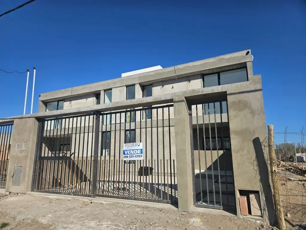 Venta Duplex Nivel Gerencial tres dormitorios Barrio Los Cardenales