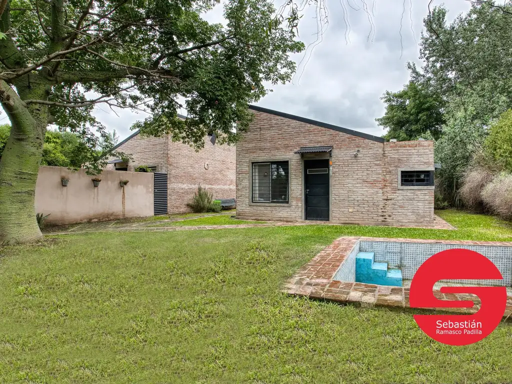 Casa venta Funes  Av. Fuerza Aérea piscina Jardin zona