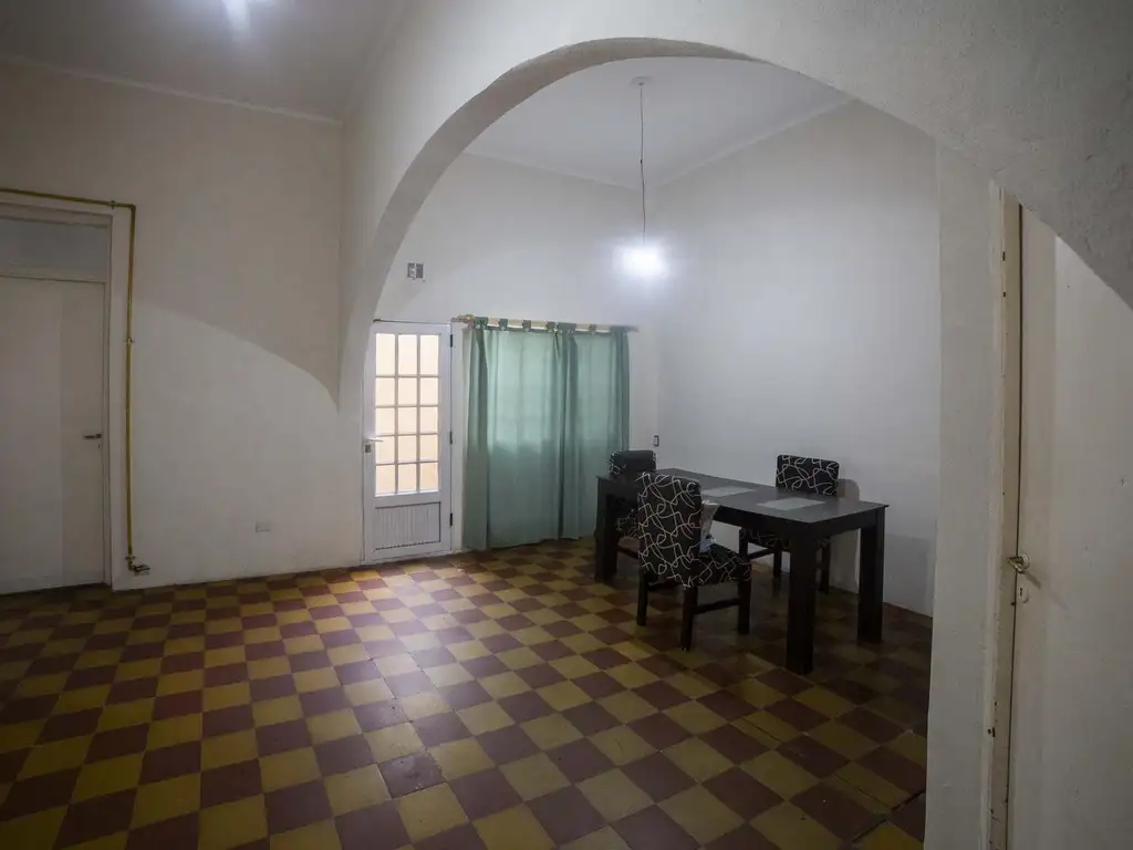 Casa en  venta, 3 ambientes con garaje y terraza.