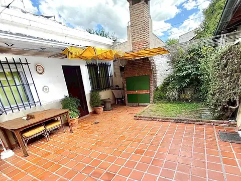 Casa con Jardín y Terraza