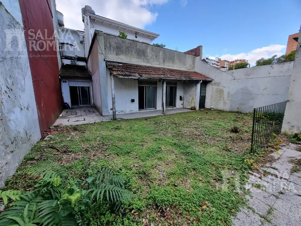 VENTA PH sobre Av. Santa Fe con Jardin en Martinez Buenos Aires