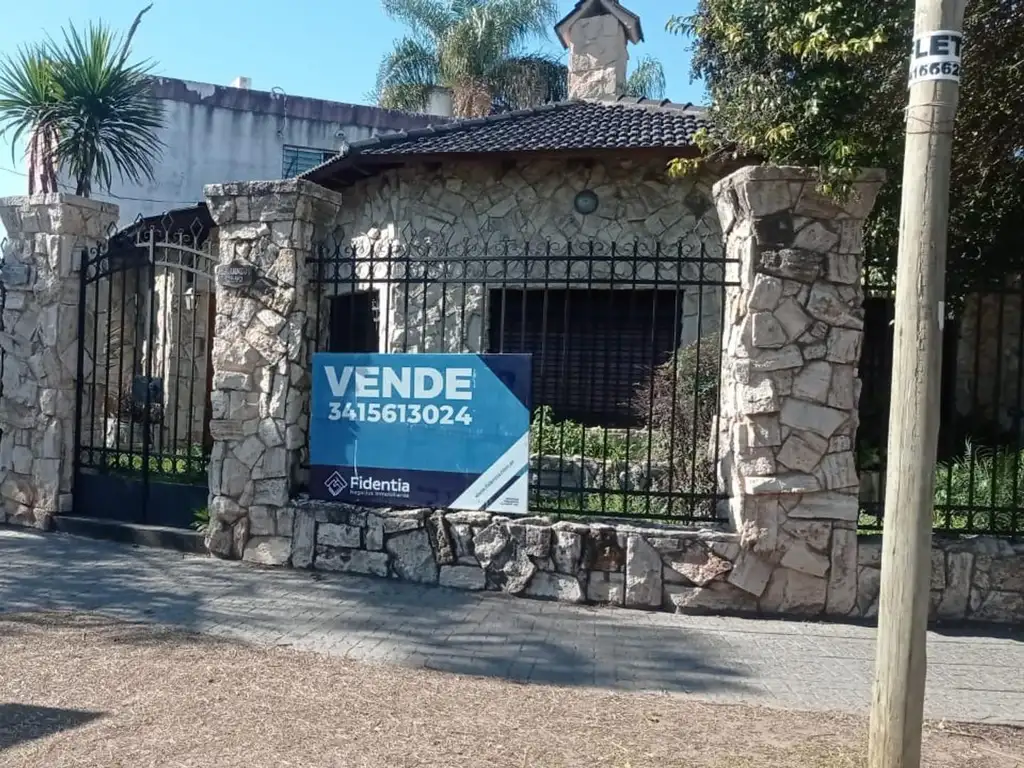 CASA DE 3 DORMITORIOS EN VENTA PARQUE FIELD