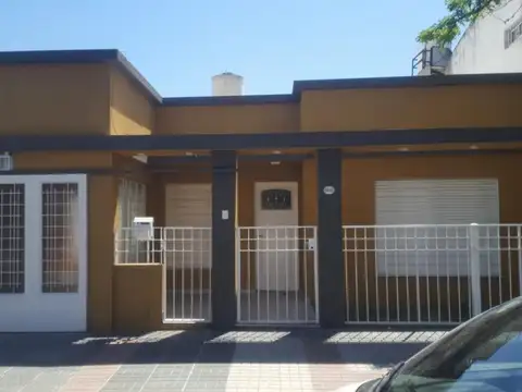 CASA 3 AMB C/GARAGE Y FONDO C/QUINCHO VILLA BOSCH