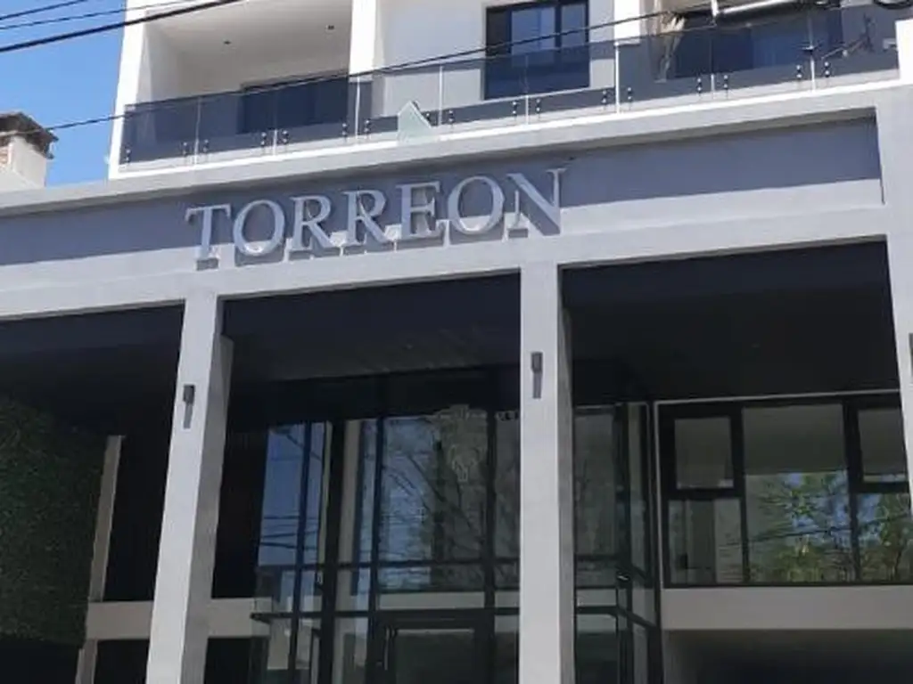 EN VENTA! EDIFICIO TORREON-AMPLIO BALCON TERRAZA