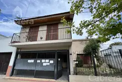 Venta Casa 2 Dormitorios con departamento, La Plata.