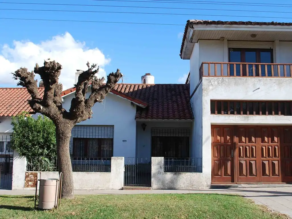 Venta casa 6 ambientes, lote de 233 m2