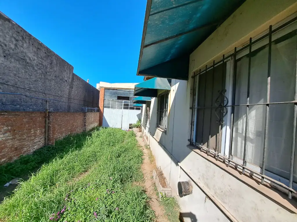 CASA CON GALPÓN Y PATIO EN CAMPANA CENTRO