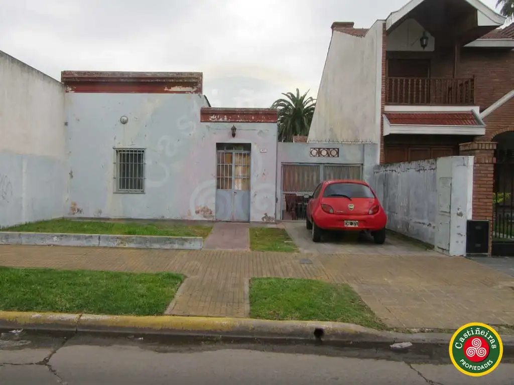 Venta - Casa - 4 Dormitorios - Lote de 10 x 30.50 - Excelente Ubicación