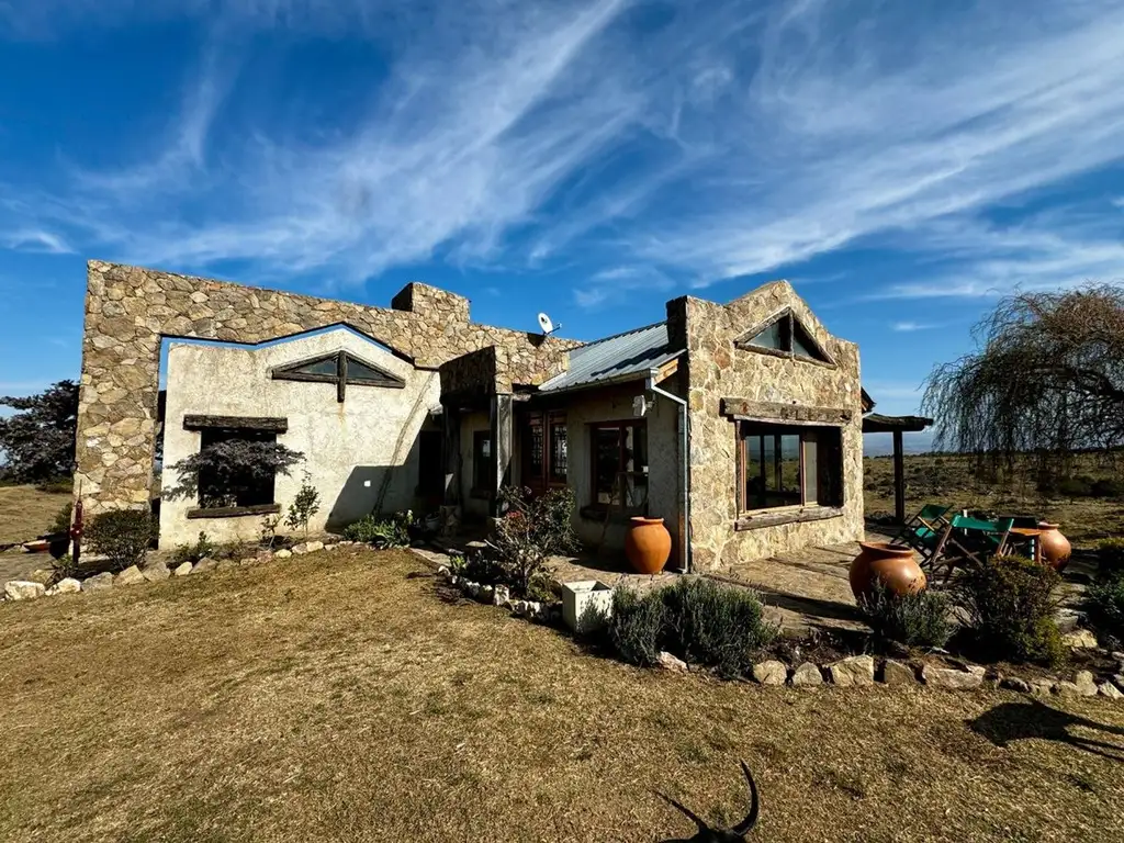 SE VENDE CASA RURAL DE 3 DORMITORIOS EN ATOS PAMPA