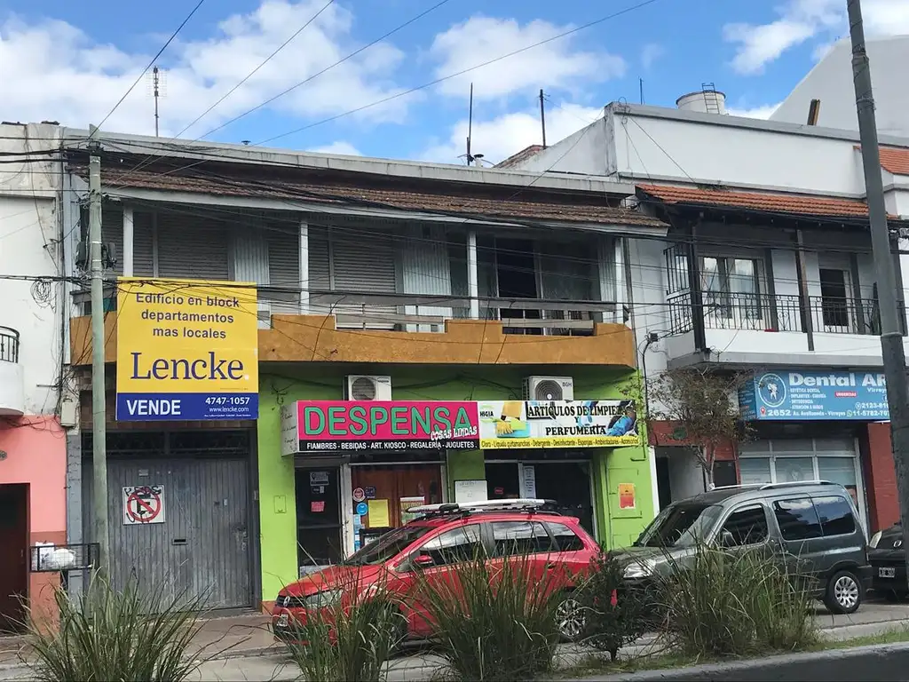 Lencke Vende - En block locales mas departamentos, zona muy comercial sobre Av. Avellaneda