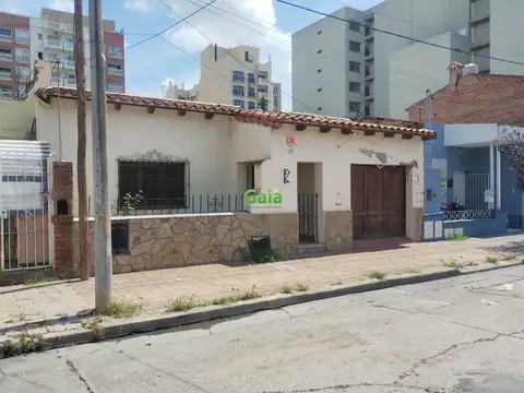 VENTA O PERMUTA CASA A RECICLAR ESPAÑA 1500 CON TERRENO DE 600 m2