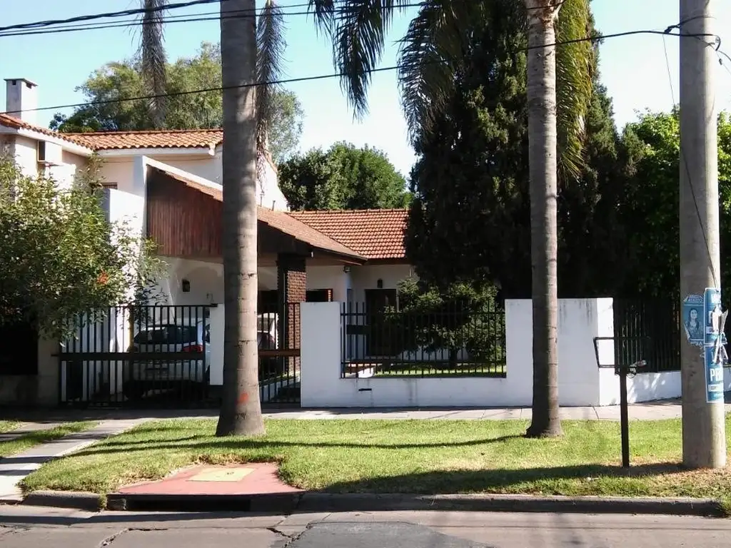 Casa  en Venta ubicado en Castelar, Morón, G.B.A. Zona Oeste - AMA0070_LP545139_4