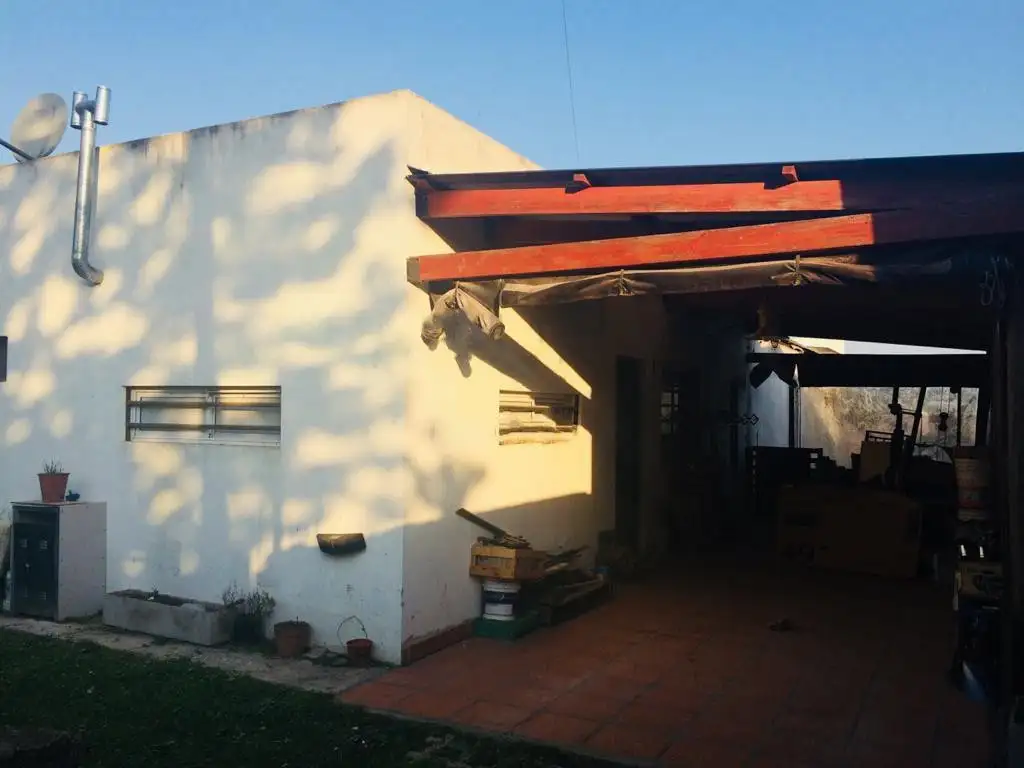 Casa en venta - 2 dormitorios 1 baño - 375mts2 - Villa Parque Sicardi