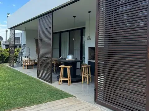 CASA  3 DORMIT IMPECABLE DE REVISTA